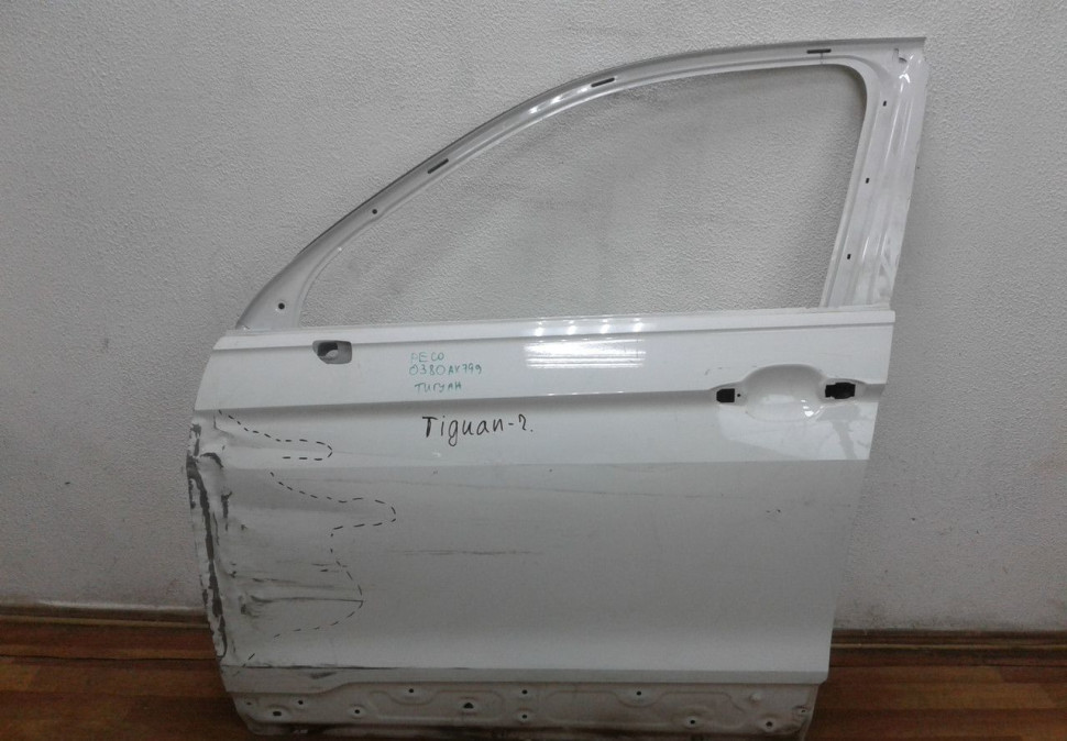 Дверь передняя левая Volkswagen Tiguan 2 oem 5NA831055K (вмятина) (скл-3)