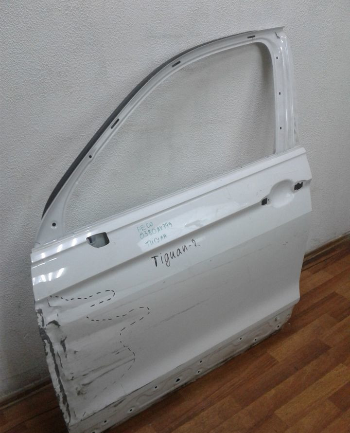 Дверь передняя левая Volkswagen Tiguan 2 oem 5NA831055K (вмятина) (скл-3)