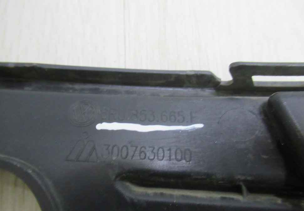 Накладка противотуманной фары (ПТФ) левая Volkswagen Polo рест oem 6RU853665F