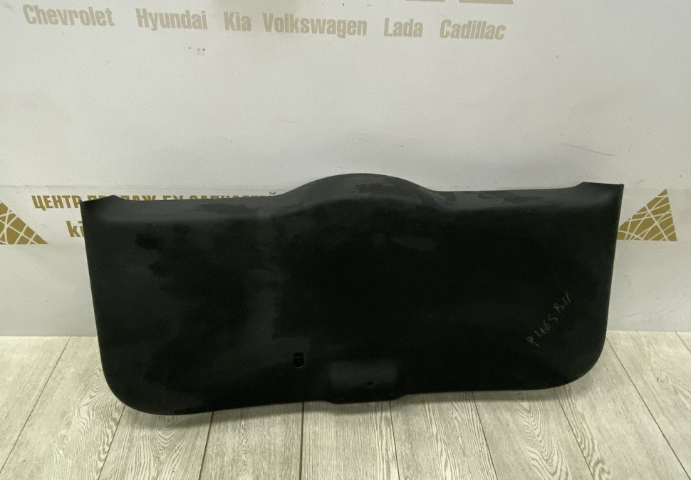 Обшивка крышки багажника Skoda Yeti OEM 5L6867975A Обшивка крышки багажника Skoda Yeti OEM 5L6867975A