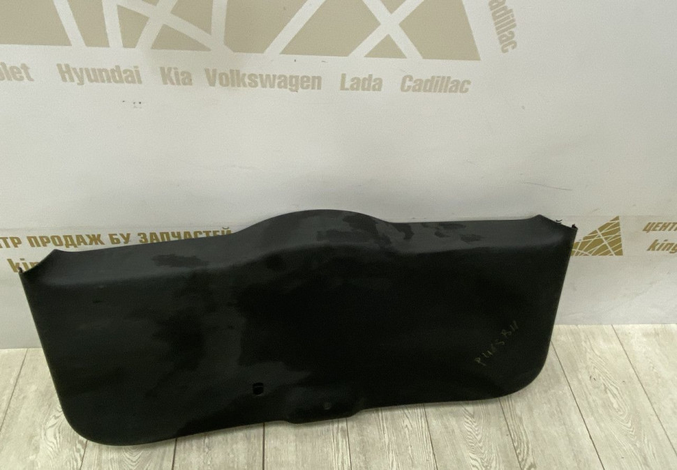 Обшивка крышки багажника Skoda Yeti OEM 5L6867975A Обшивка крышки багажника Skoda Yeti OEM 5L6867975A