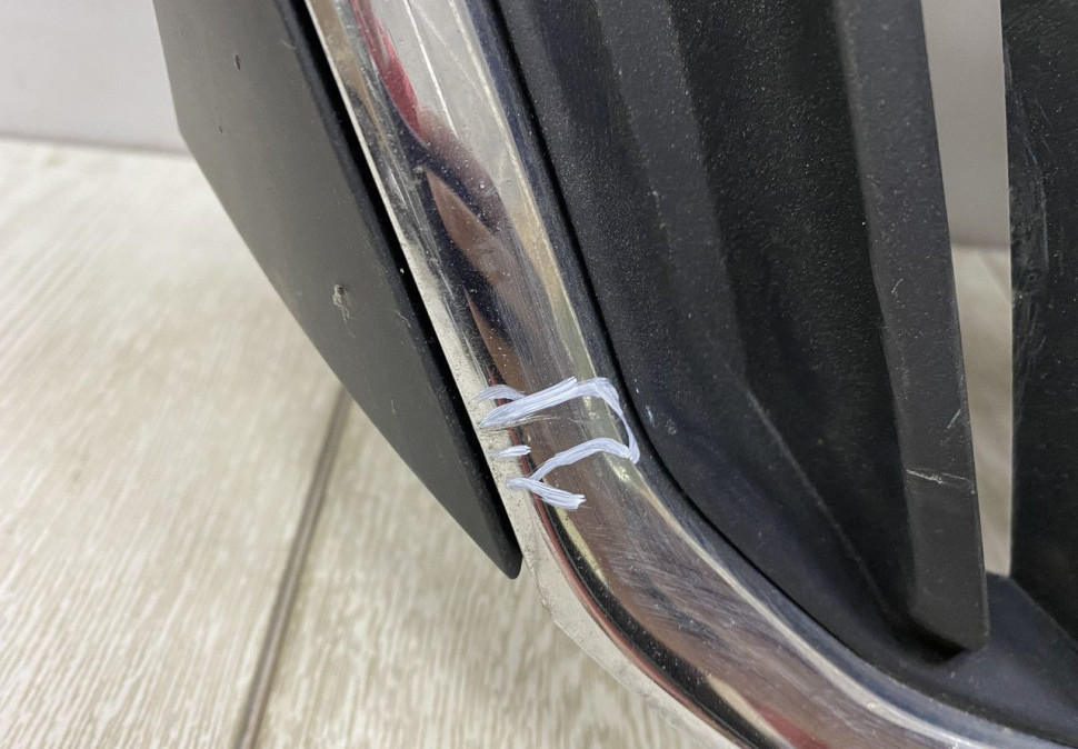 Решетка радиатора Skoda Rapid OEM 5JA853668