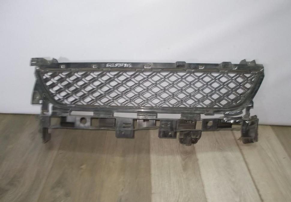 Решетка переднего бампера бу Renault Sandero Stepway 2 OEM 622548039R
