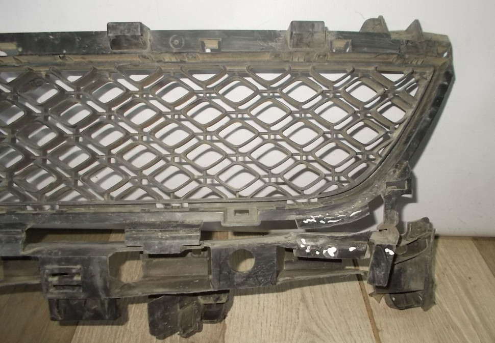 Решетка переднего бампера бу Renault Sandero Stepway 2 OEM 622548039R