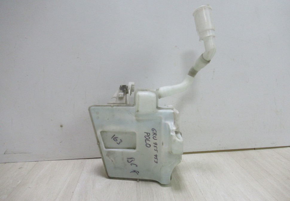 Бачок омывателя Volkswagen Polo oem 6ru955453 (трещина)
