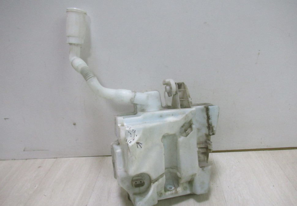 Бачок омывателя Volkswagen Polo oem 6ru955453 (трещина)