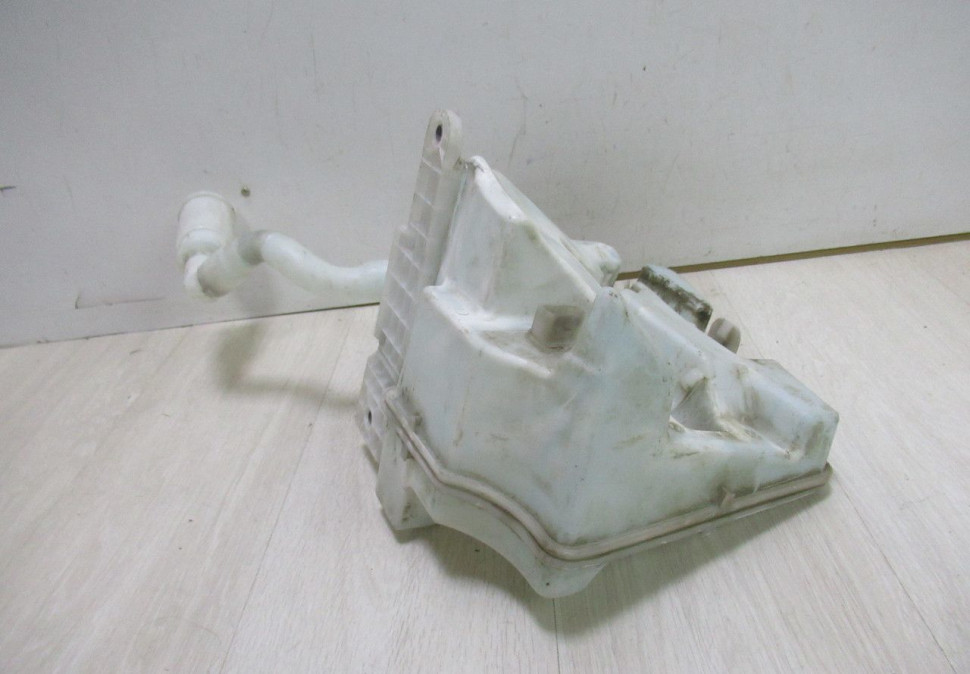 Бачок омывателя Volkswagen Polo oem 6ru955453 (трещина)