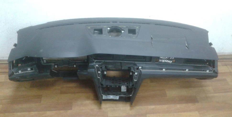 Торпедо Volkswagen Passat B8 oem 3g1857003 (стрельнутая)