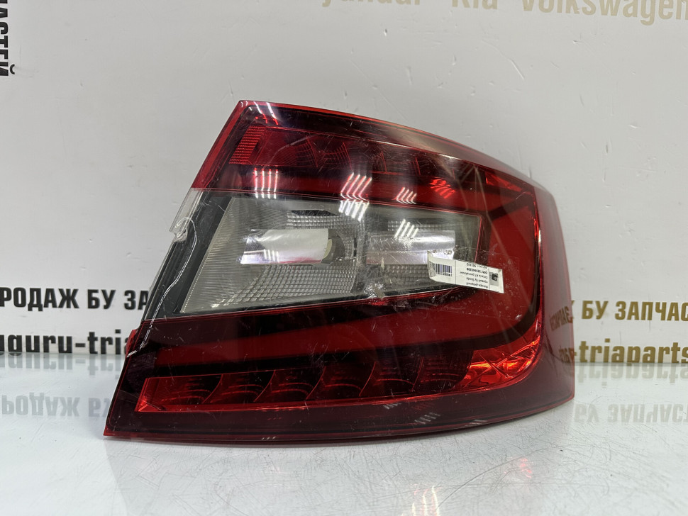 Фонарь диодный правый бу Skoda Octavia A7 рестайлинг OEM 5E5945208