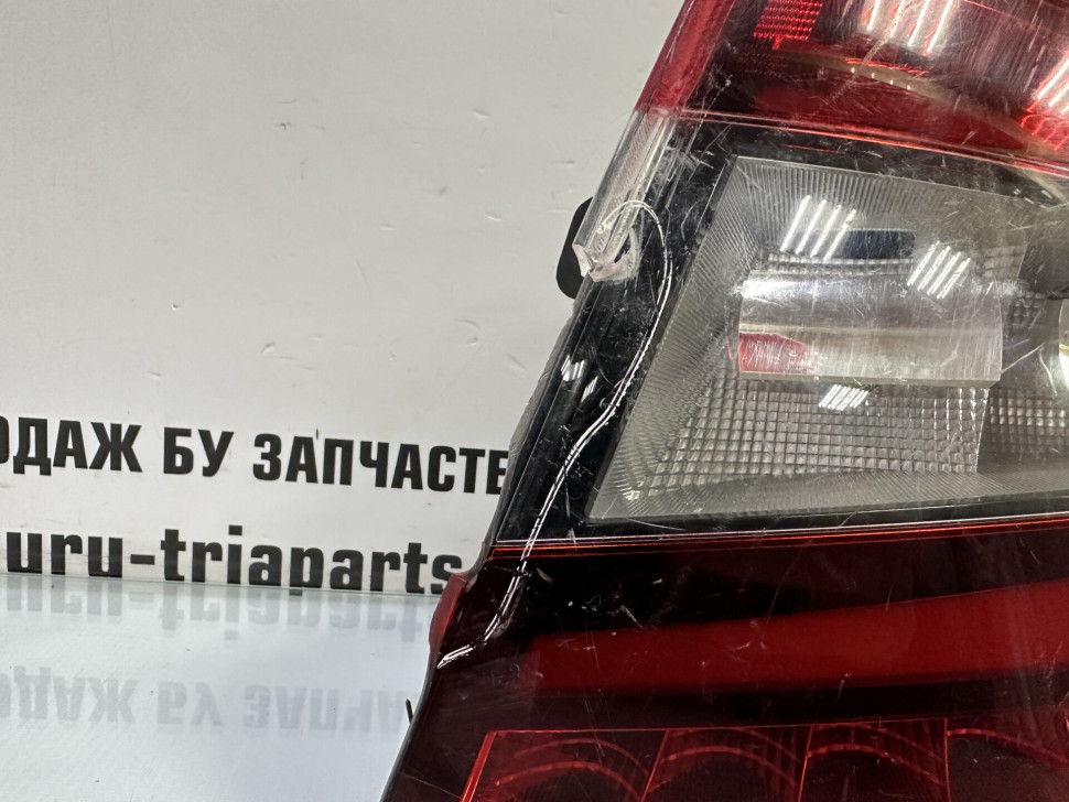 Фонарь диодный правый бу Skoda Octavia A7 рестайлинг OEM 5E5945208