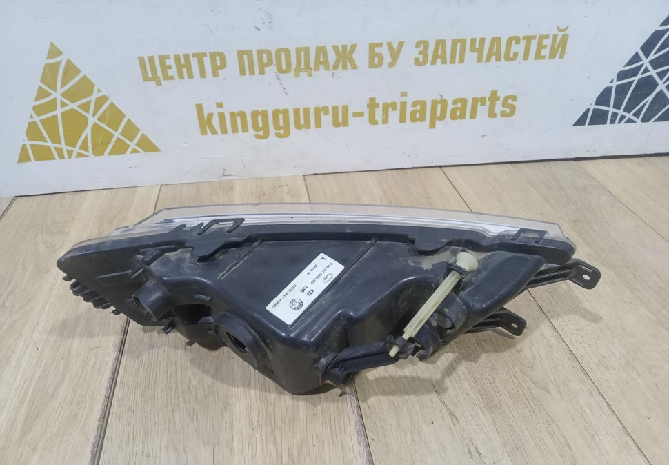 Фара противотуманная левая бу Skoda Octavia A7 OEM 5E0941699D