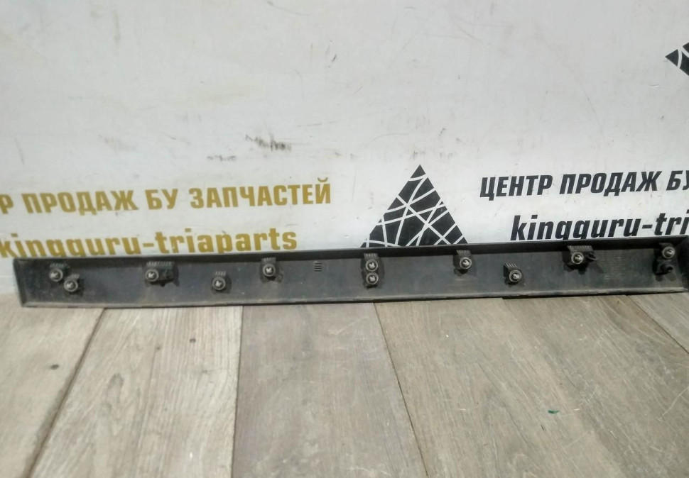 Молдинг двери передний правый бу BMW X1 F48 OEM 51137352092 Молдинг двери передний правый бу BMW X1 F48 OEM 51137352092