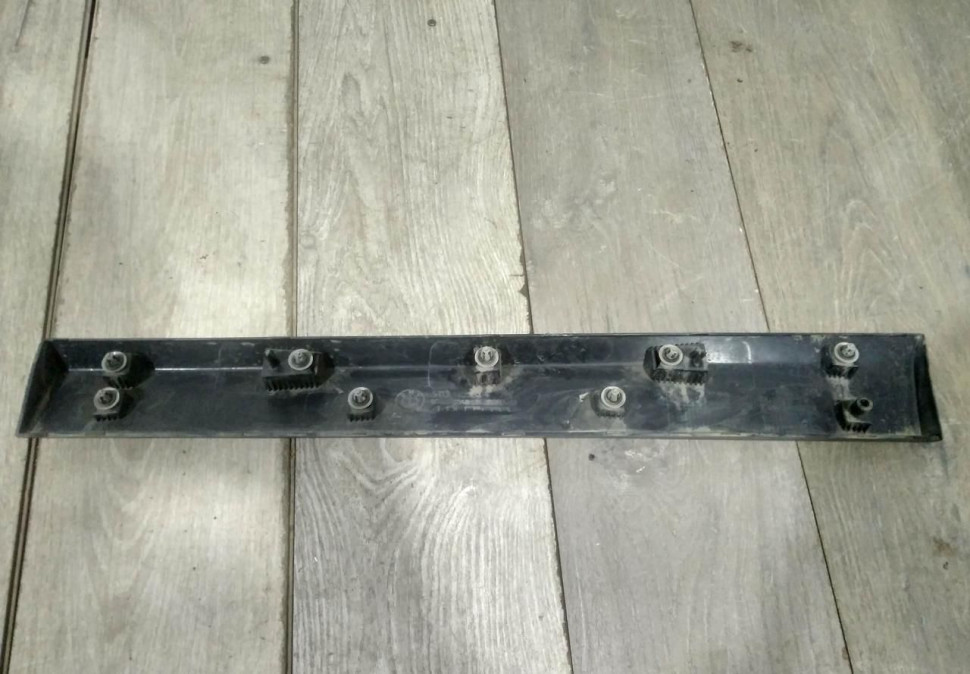 Молдинг двери задний правый бу BMW X1 F48 OEM 51137352094