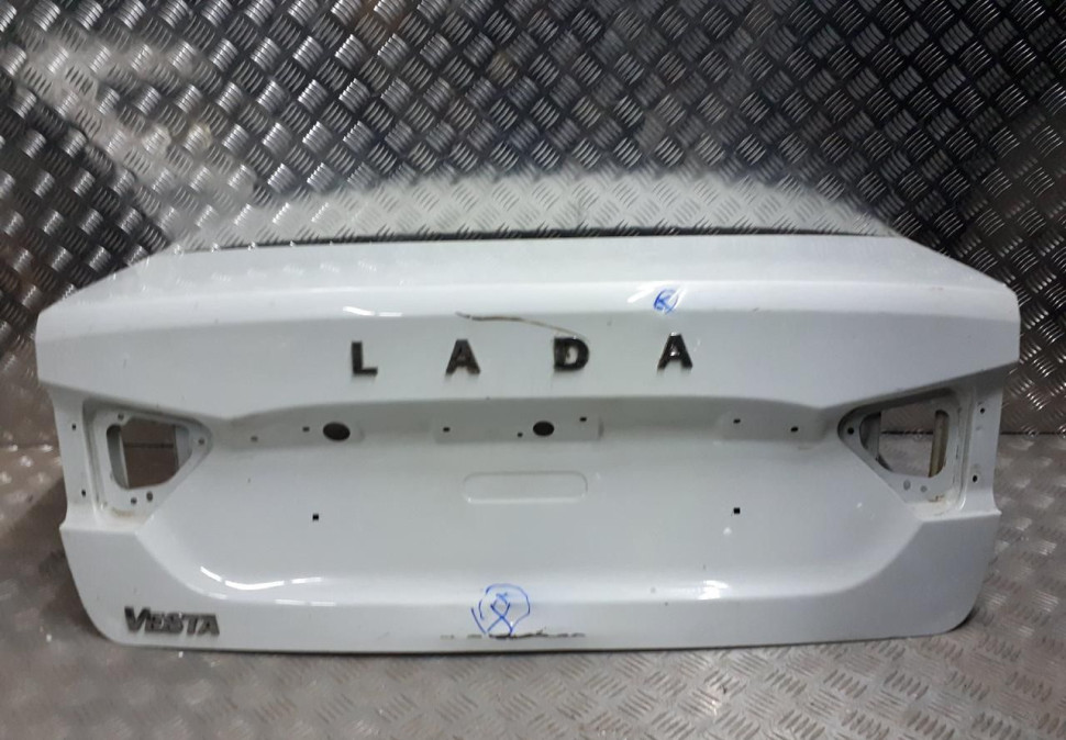 Крышка багажника Lada Vesta oem 8450102347(скл-3)