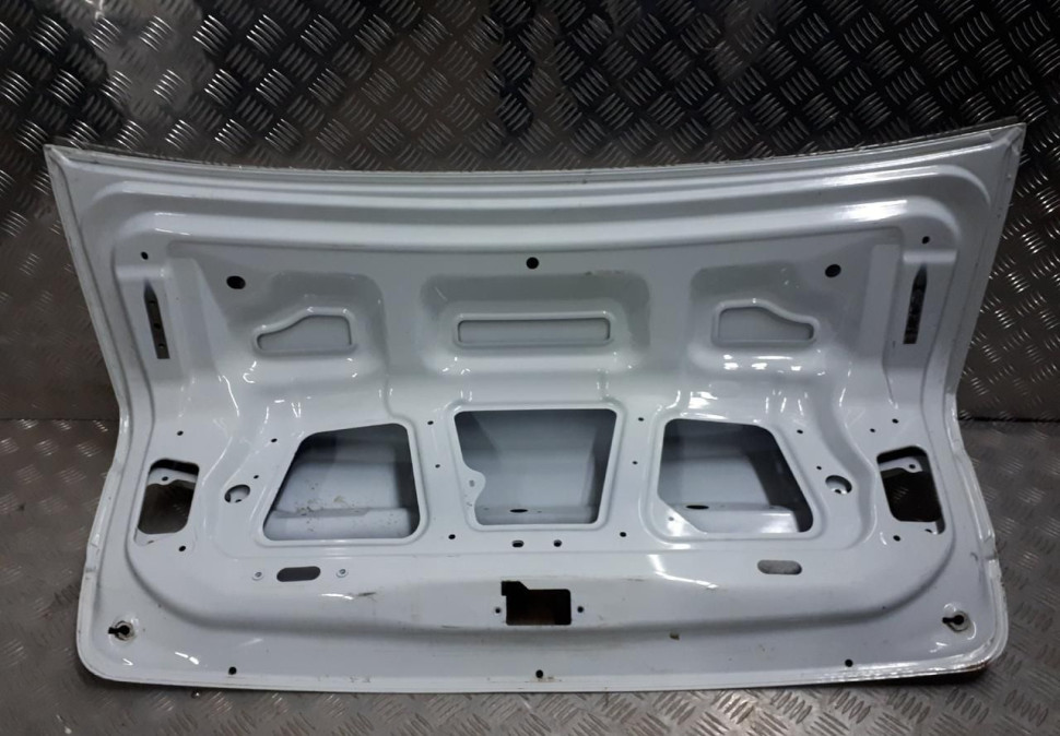 Крышка багажника Lada Vesta oem 8450102347(скл-3)