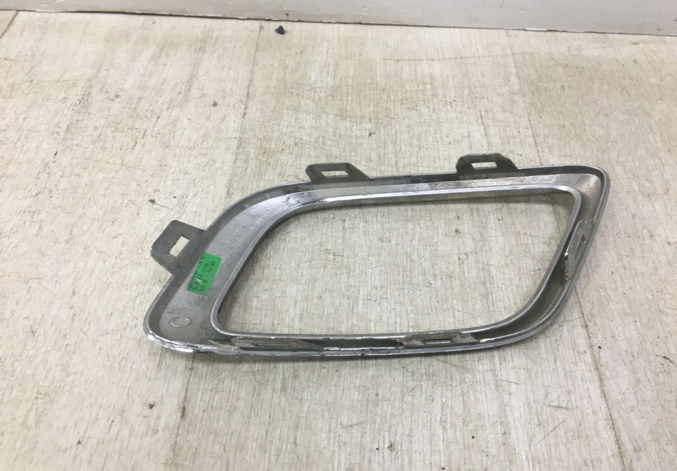 Молдинг переднего бампера левый Renault Sandero Stepway 2 рестайлинг OEM 261A35139R Молдинг переднего бампера левый Renault Sandero Stepway 2 рестайлинг OEM 261A35139R