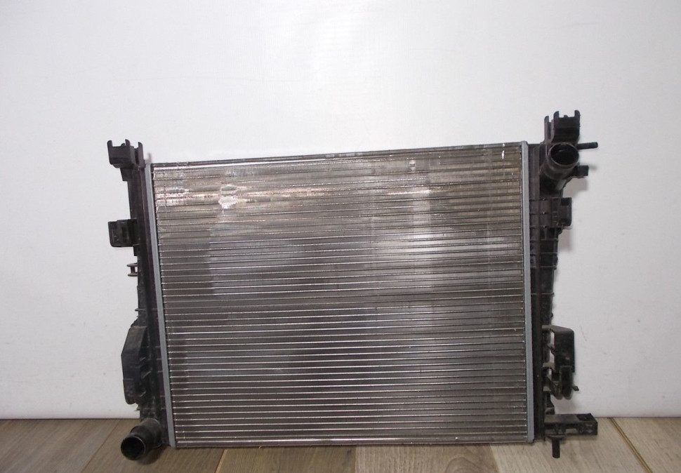 Радиатор охлаждения бу Renault Logan 2 OEM 214105731R Радиатор охлаждения бу Renault Logan 2 OEM 214105731R