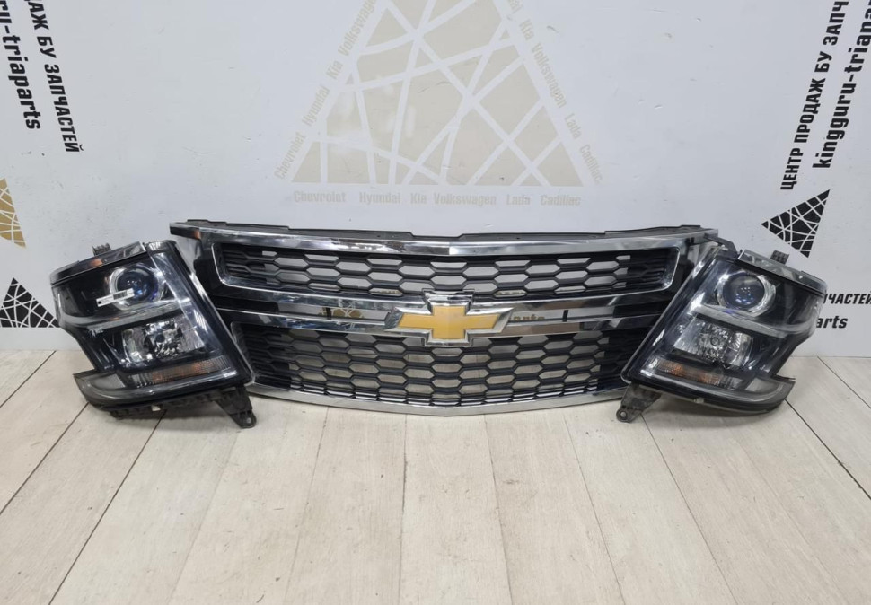 Фара правая леваяя Chevrolet Tahoe 4 oem 84582570 Фара правая леваяя Chevrolet Tahoe 4 oem 84582570