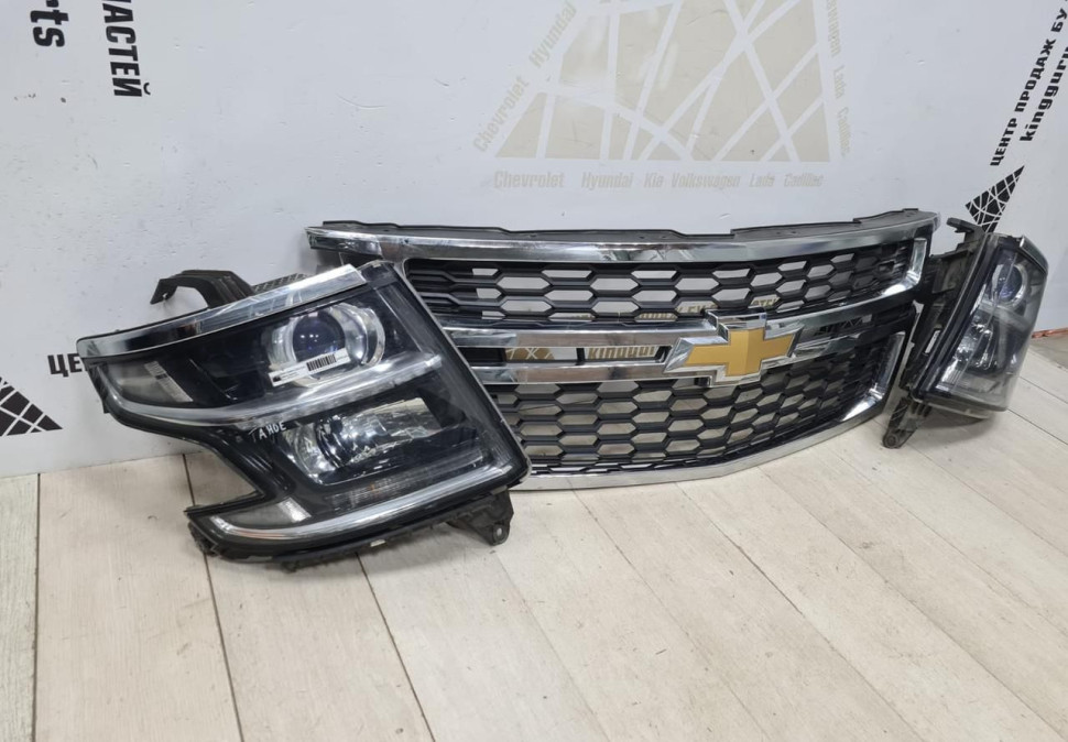Фара правая леваяя Chevrolet Tahoe 4 oem 84582570 Фара правая леваяя Chevrolet Tahoe 4 oem 84582570