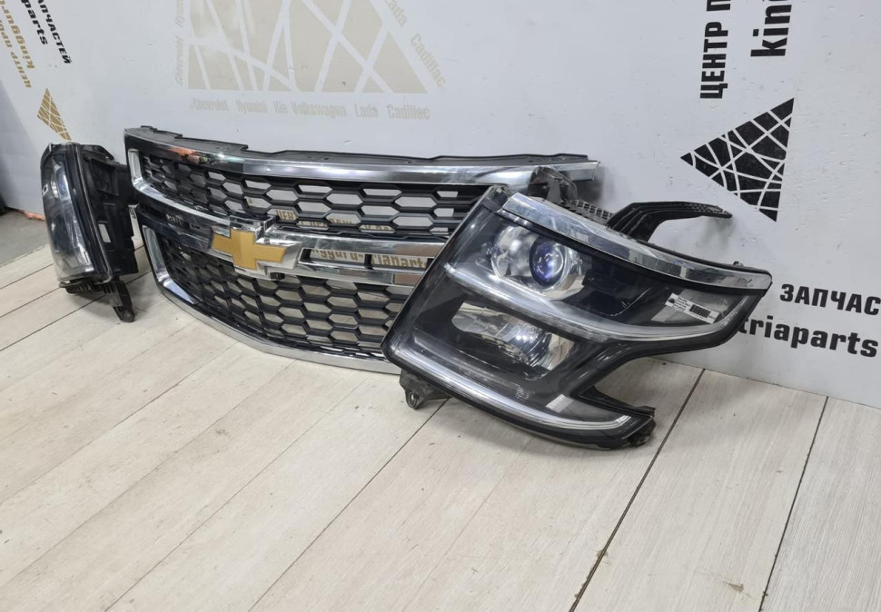 Фара правая леваяя Chevrolet Tahoe 4 oem 84582570 Фара правая леваяя Chevrolet Tahoe 4 oem 84582570