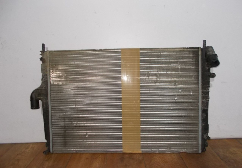 Радиатор охлаждения бу Renault Logan 1 OEM 214107888R Радиатор охлаждения бу Renault Logan 1 OEM 214107888R