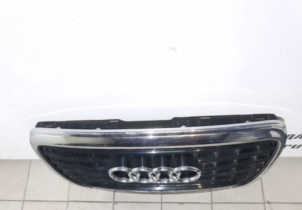 Решетка радиатора Audi A6 C6 oem 4F0853651AQ (скл-3)