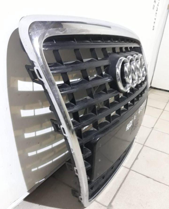 Решетка радиатора Audi A6 C6 oem 4F0853651AQ (скл-3)