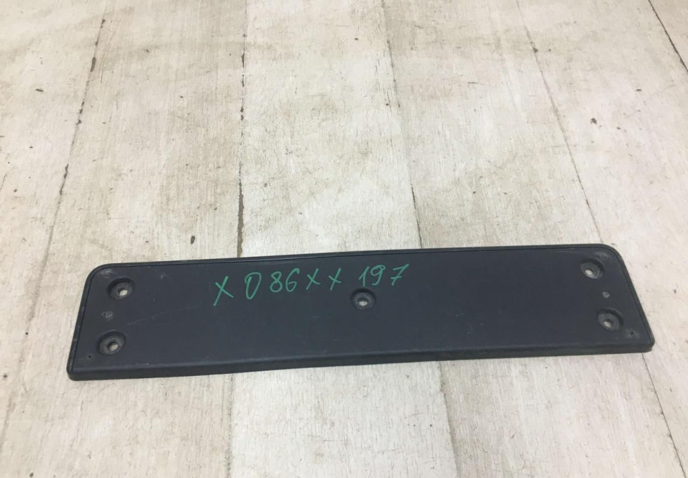 Подиум номерного знака Volkswagen Tiguan 2 2017  OEM 5na807287
