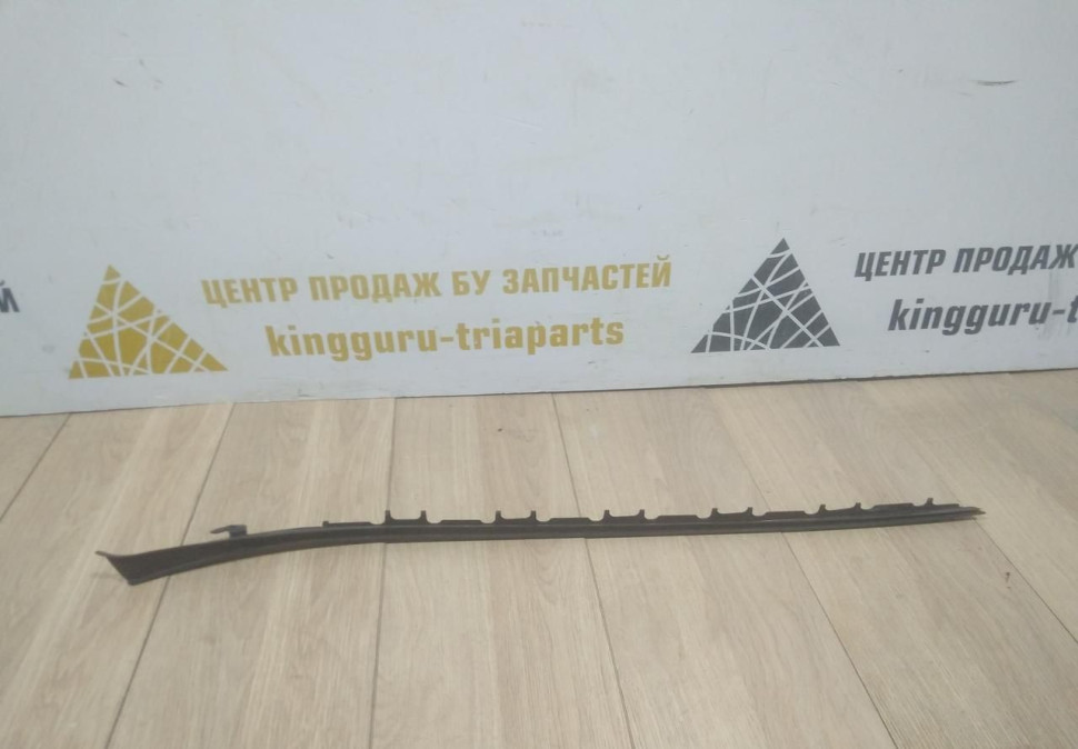 Молдинг лобового стекла левый бу BMW X1 F48 OEM 51317350609