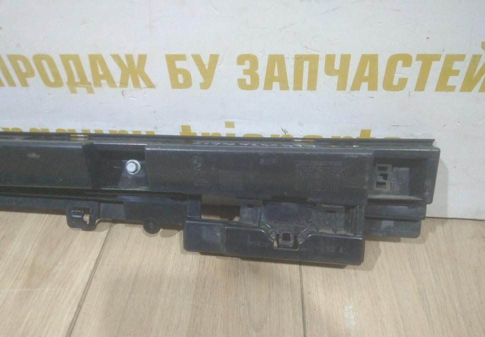 Кронштейн порога левый средний бу BMW 3 F30 OEM 51777256917 Кронштейн порога левый средний бу BMW 3 F30 OEM 51777256917