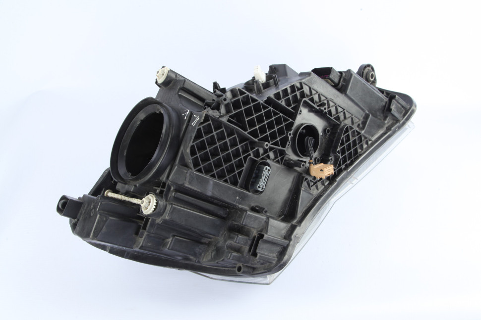 Фара ксенон левая бу Skoda Superb 3 OEM 3V1941015A