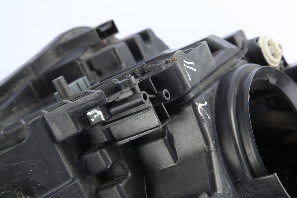 Фара ксенон левая бу Skoda Superb 3 OEM 3V1941015A