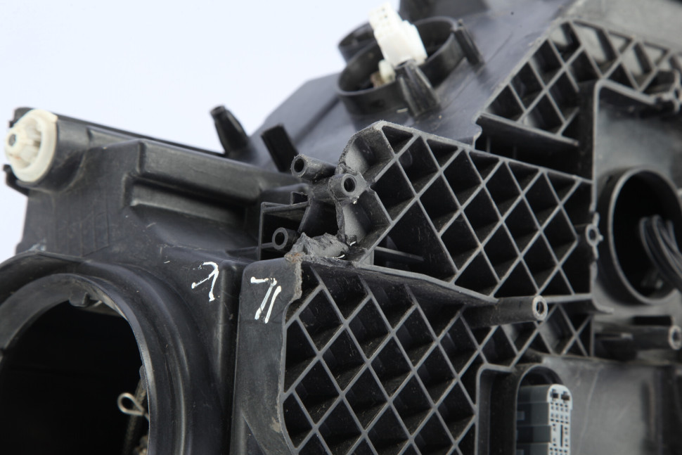 Фара ксенон левая бу Skoda Superb 3 OEM 3V1941015A