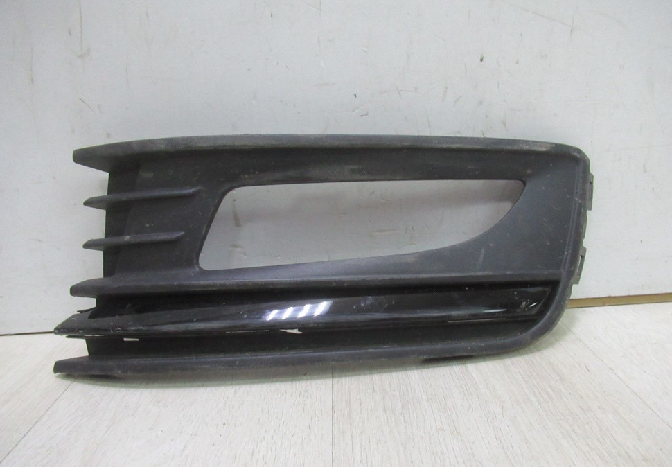 Накладка противотуманной фары (ПТФ) левая Volkswagen Polo рест oem 6RU853665F