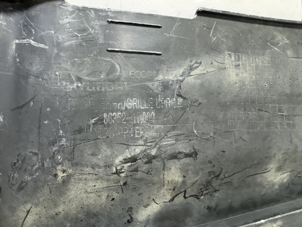 Накладка передней панели Hyundai Solaris oem 863521r000 Накладка передней панели Hyundai Solaris oem 863521r000