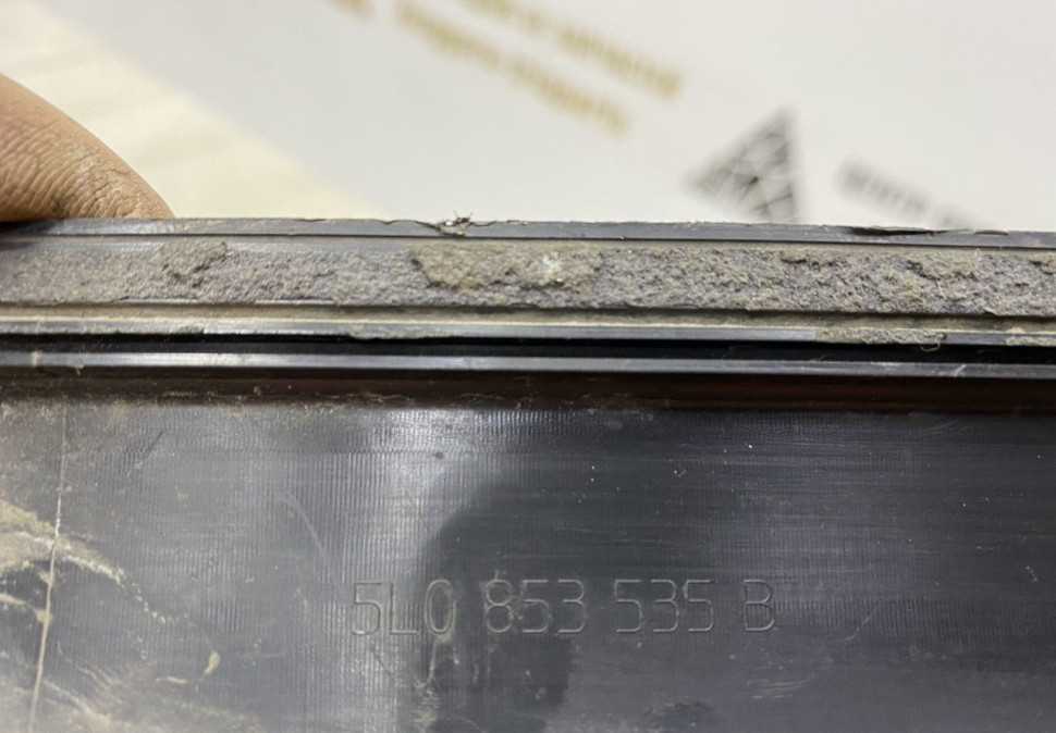 Молдинг двери задний левый Skoda Yeti OEM 5L0853535B