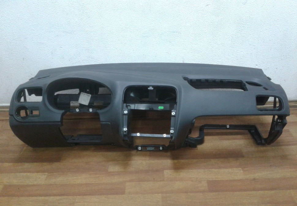 Торпедо Volkswagen Polo oem 6ru857003