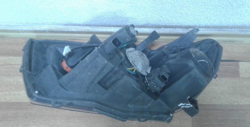 Фара правая Lada Vesta oem 8450006952 (слом. 2 крепл.) (скл-3)