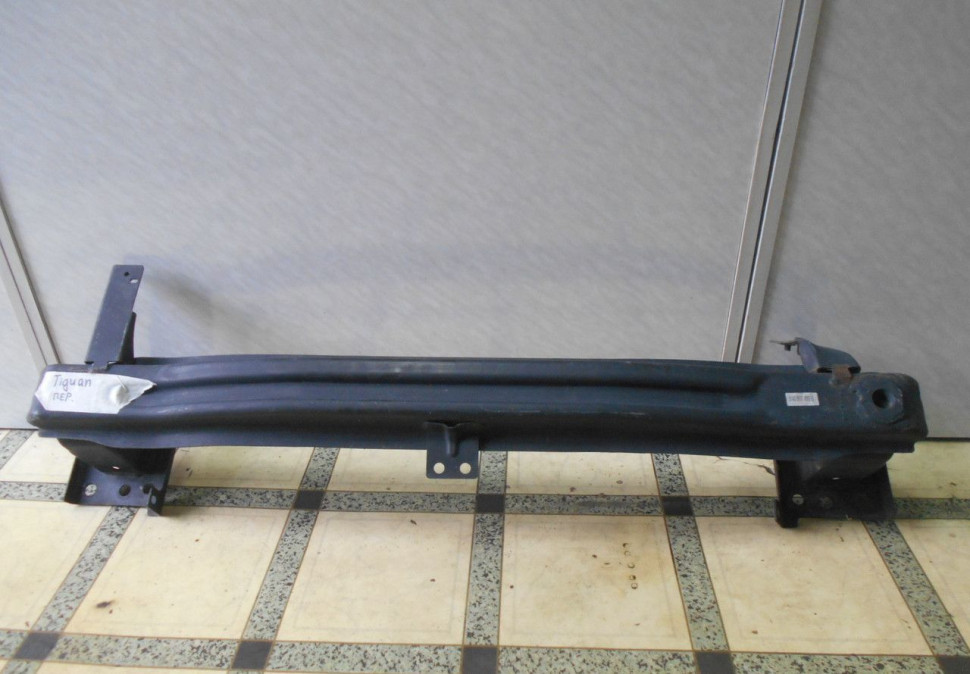 Усилитель пер. бампера Volkswagen Tiguan