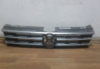 Решетка радиатора Volkswagen Tiguan 2 (17>) oem 5NA853653B (трещина)