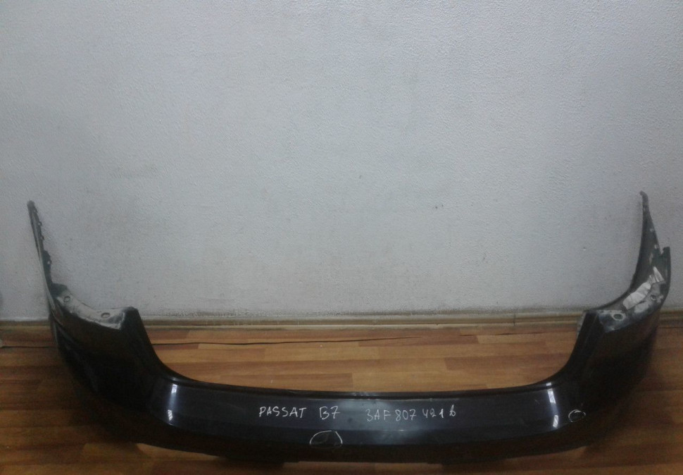 Бампер задний Volkswagen Passat B7 седан 3ae807421 (вмятина)