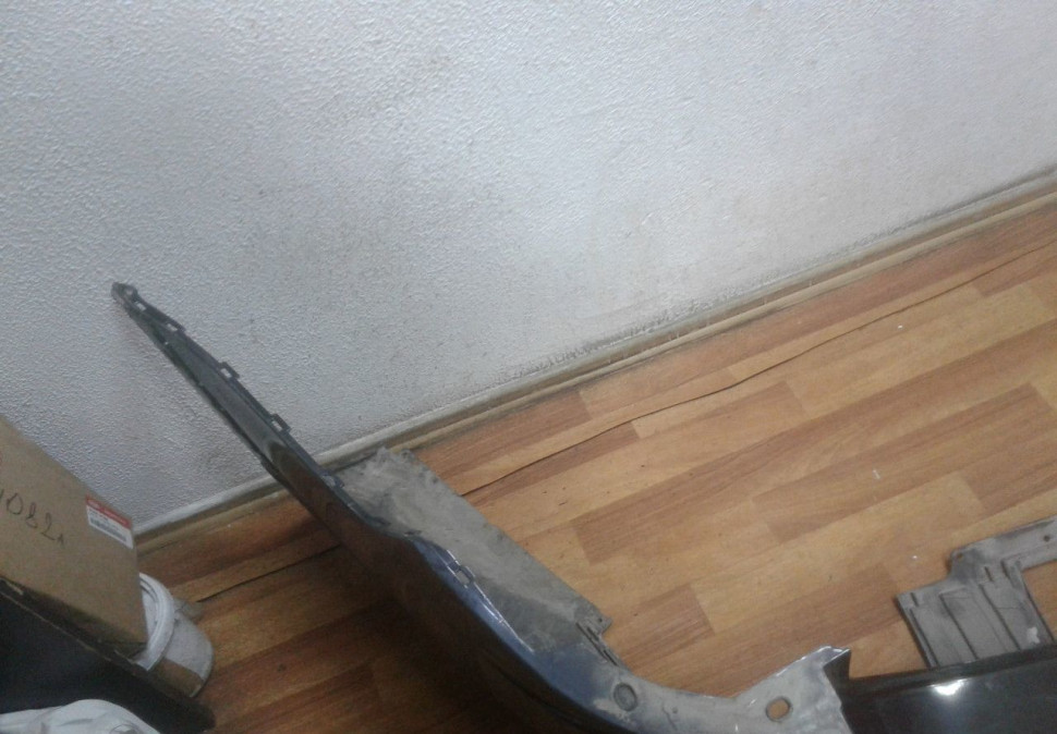 Бампер задний Volkswagen Passat B7 седан 3ae807421 (вмятина) Бампер задний Volkswagen Passat B7 седан 3ae807421 (вмятина)