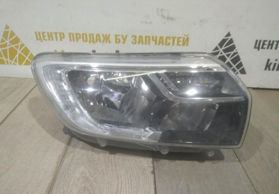 Фара правая бу Renault Logan 2 рестайлинг OEM 260100437R