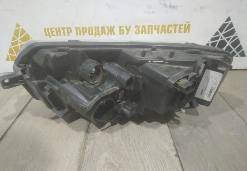 Фара правая бу Renault Logan 2 рестайлинг OEM 260100437R