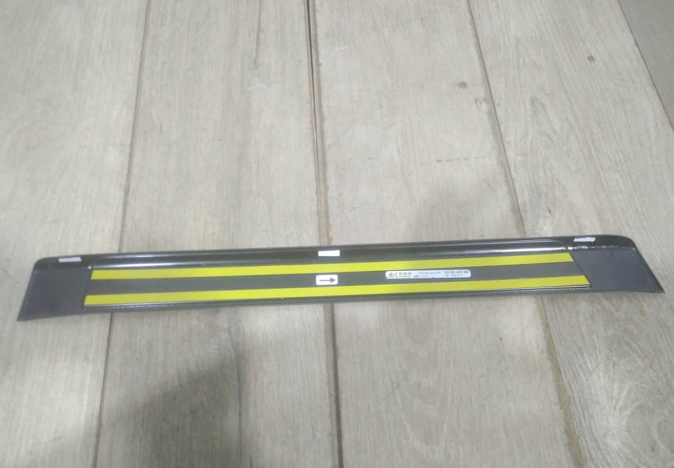 Накладка порога передняя правая бу Skoda Octavia A7 OEM 5E0853492A