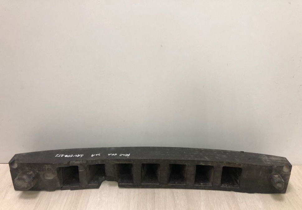 Абсорбер заднего бампера Volkswagen Polo седан oem 6RU807251A (трещ)
