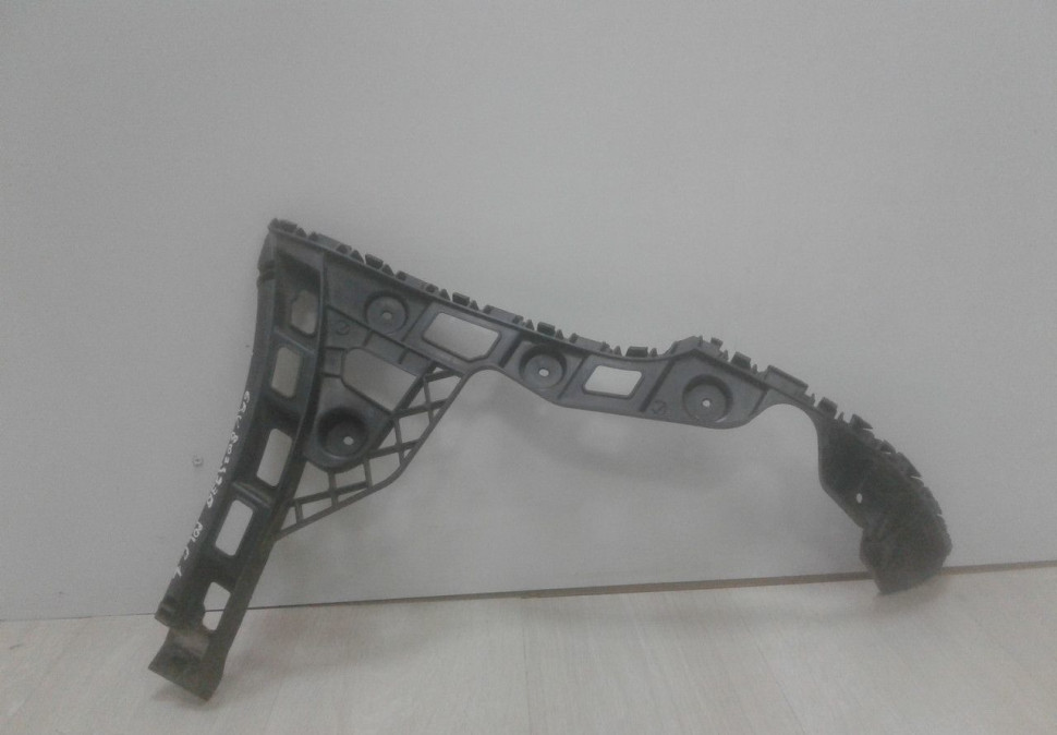 Кронштейн заднего бампера левый Volkswagen Polo oem 6ru807393b