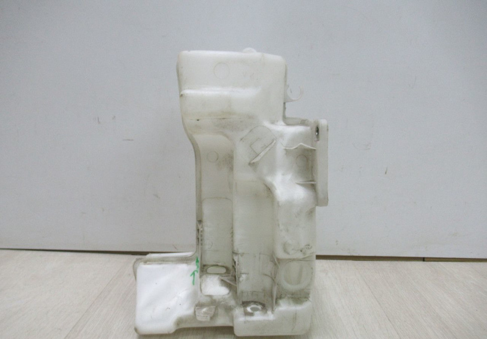 Бачок омывателя Volkswagen Jetta 6 oem 5c6955453Q (мал.трещина) Бачок омывателя Volkswagen Jetta 6 oem 5c6955453Q (мал.трещина)