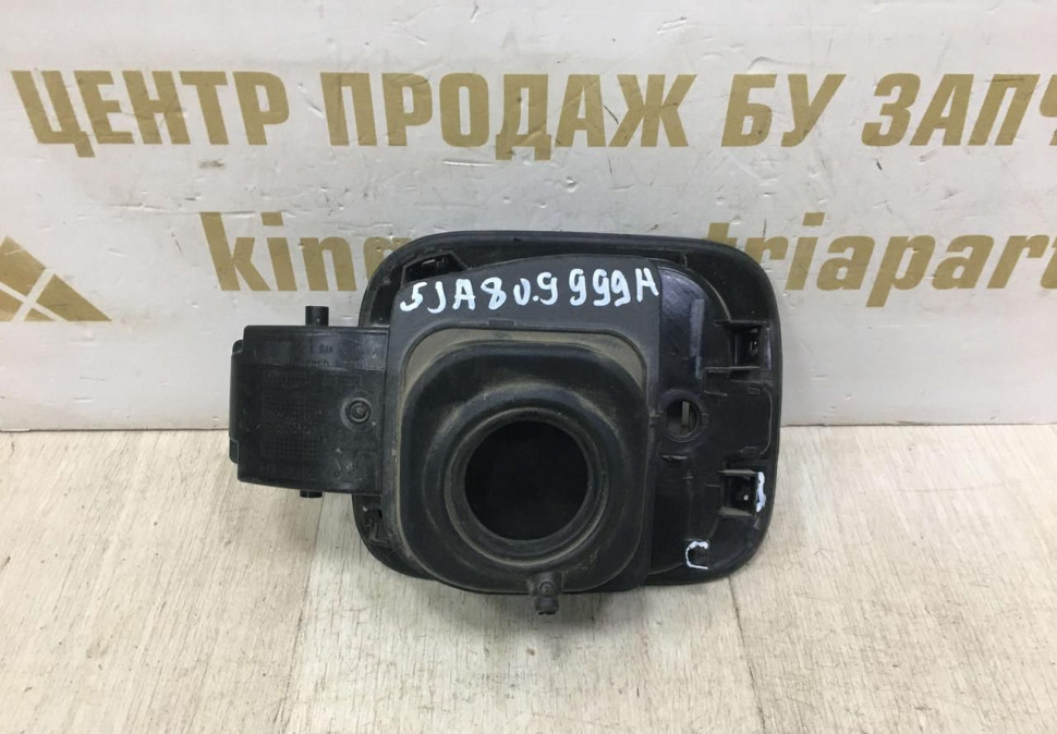 Лючок бензобака Skoda Rapid OEM 5JA809999A