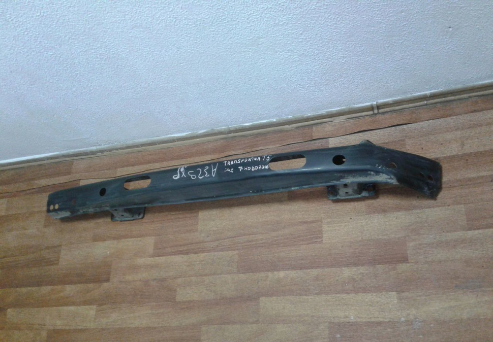 Усилитель заднего бампера Volkswagen Transporter T5 (вмятина) oem 7H0807305